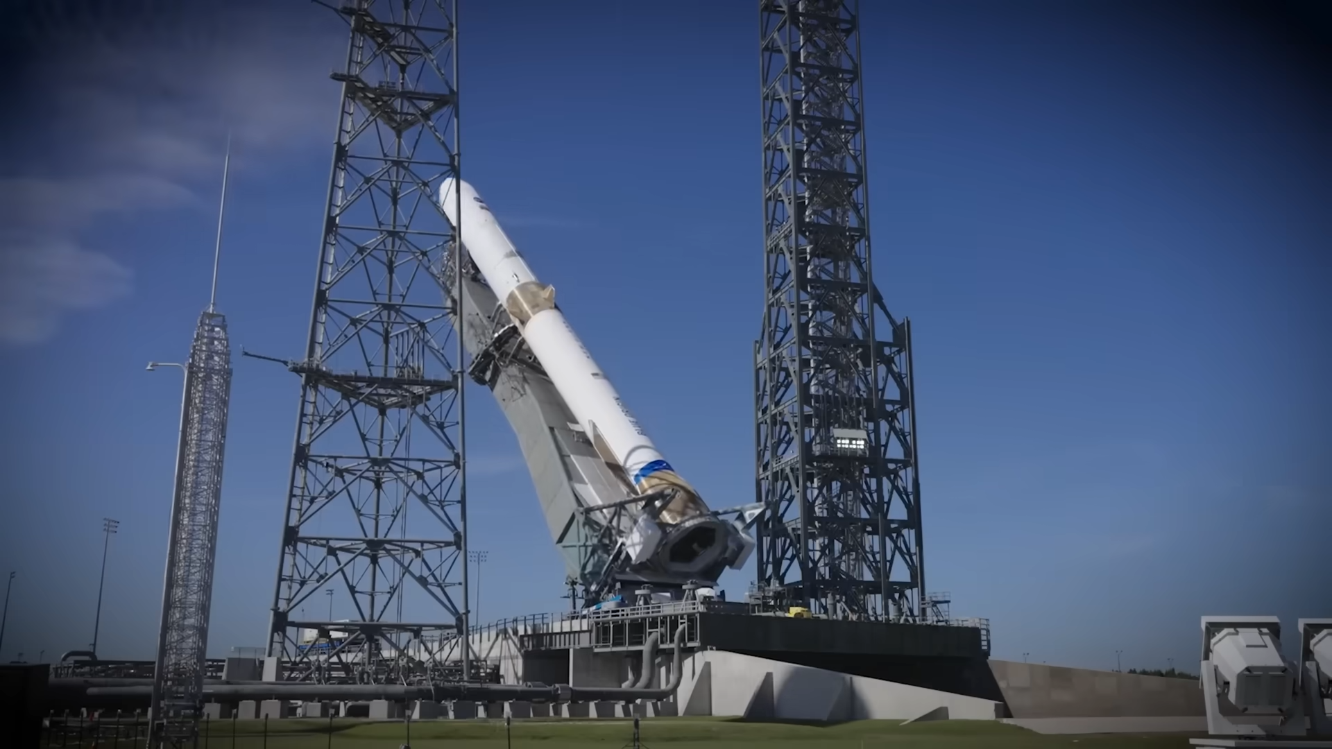 SpaceX rockets could resupply US troops behind enemy lines… 80 tons in ...