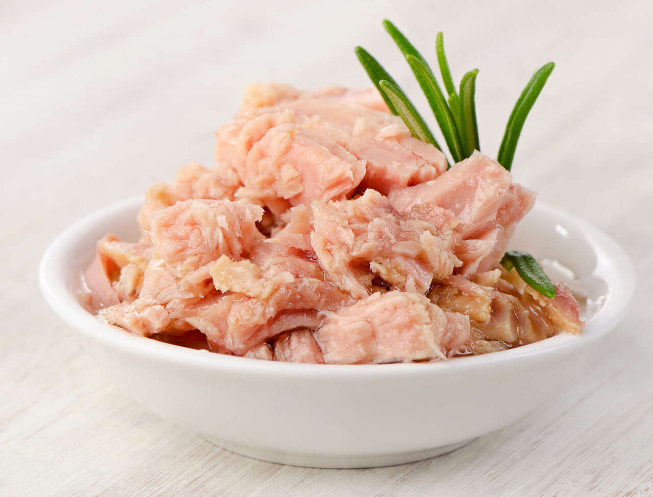 Nearly 333 pounds of tuna recalled over food poisoning risk in five states