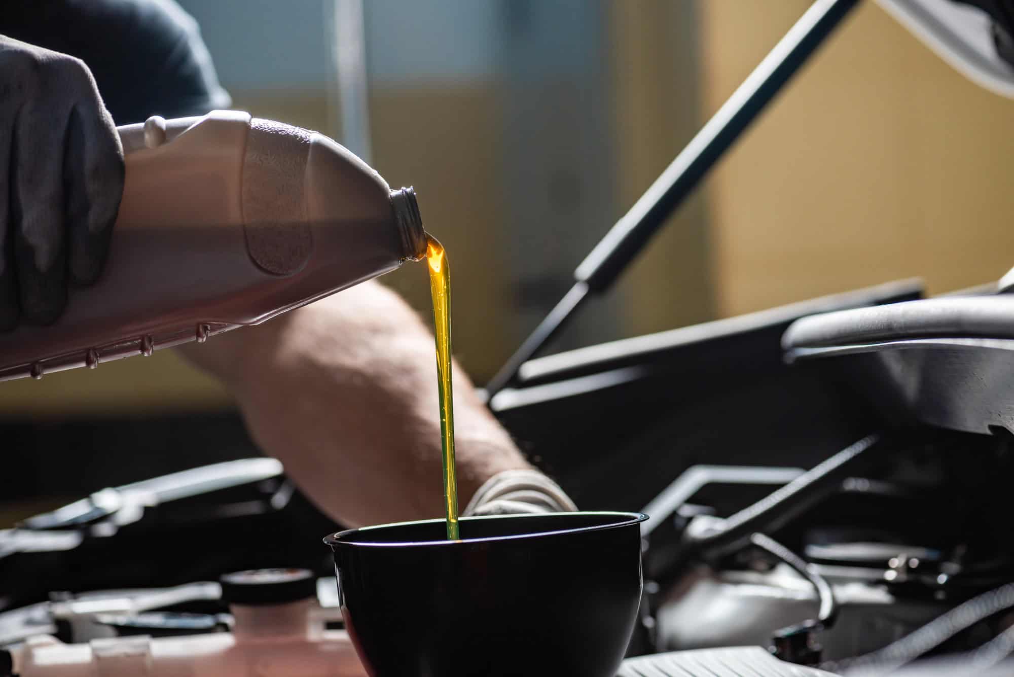 What your engine oil dipstick reading actually means (and when to top up)