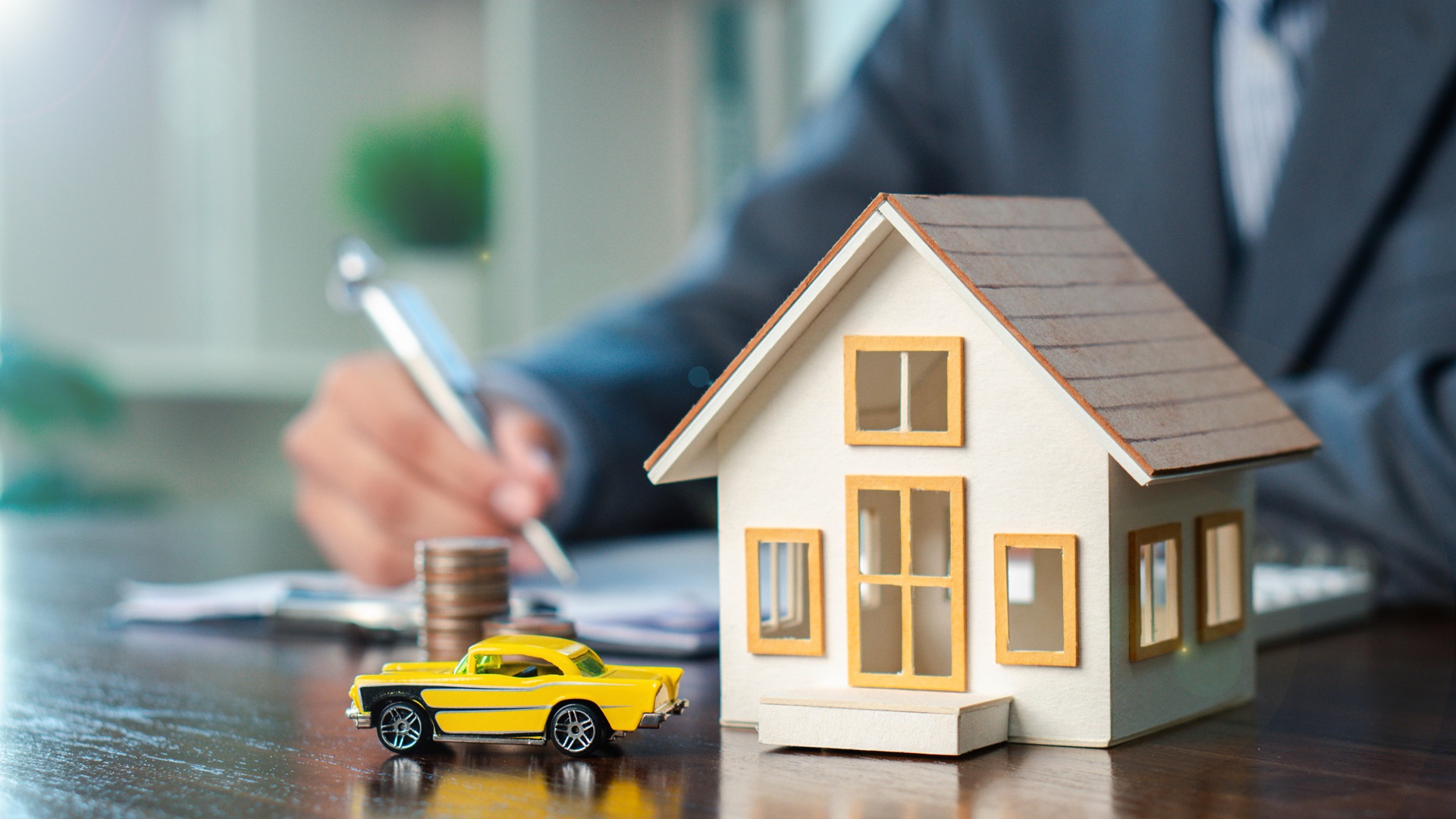 10 major US cities where insurance takes the biggest share of income