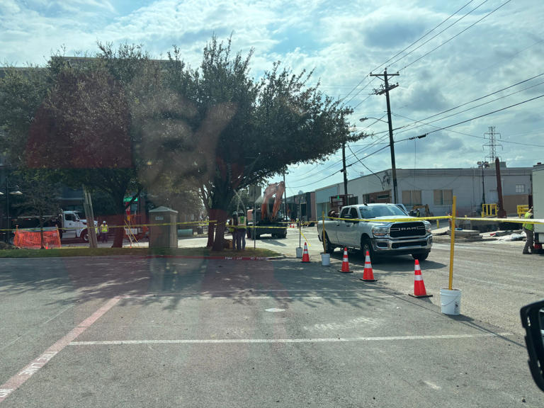 Atmos contract workers hospitalized after pipe 'exploded' in Dallas ...
