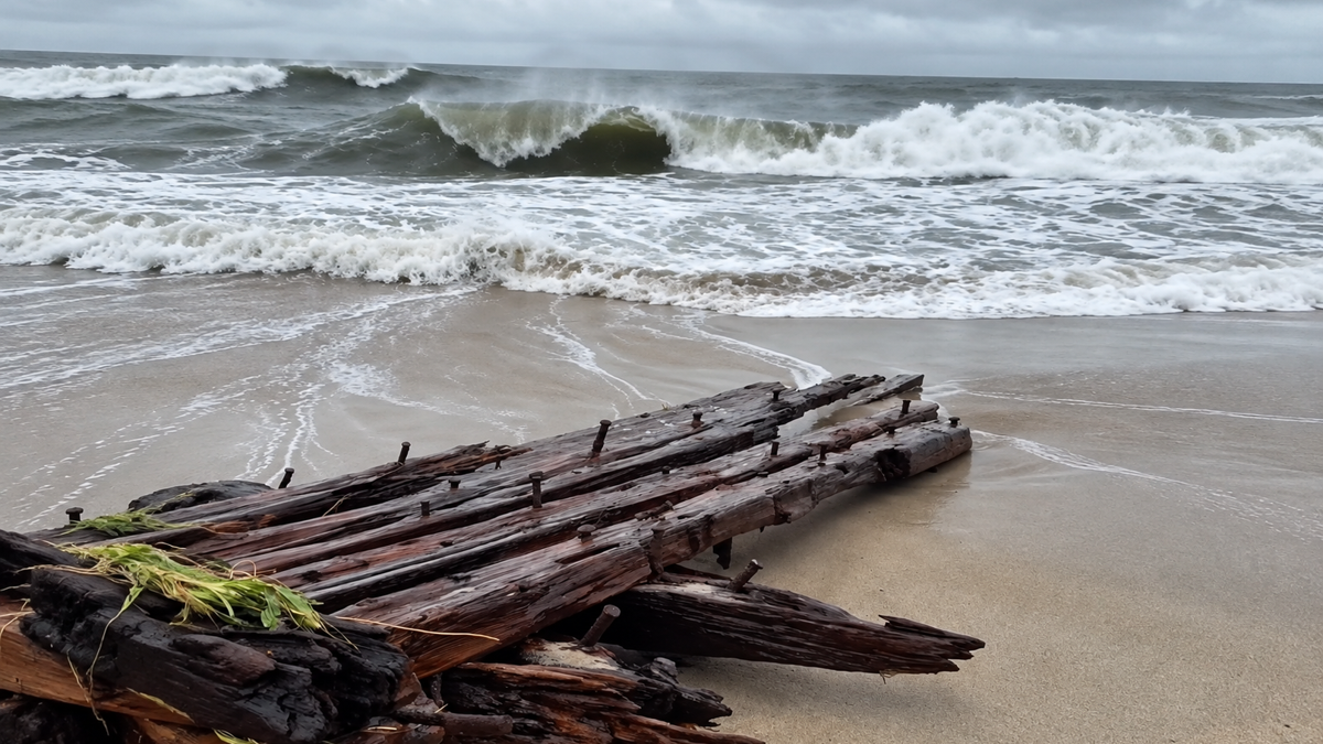 Monster nor’easter rips open Nantucket beach to reveal 142-year-old ...