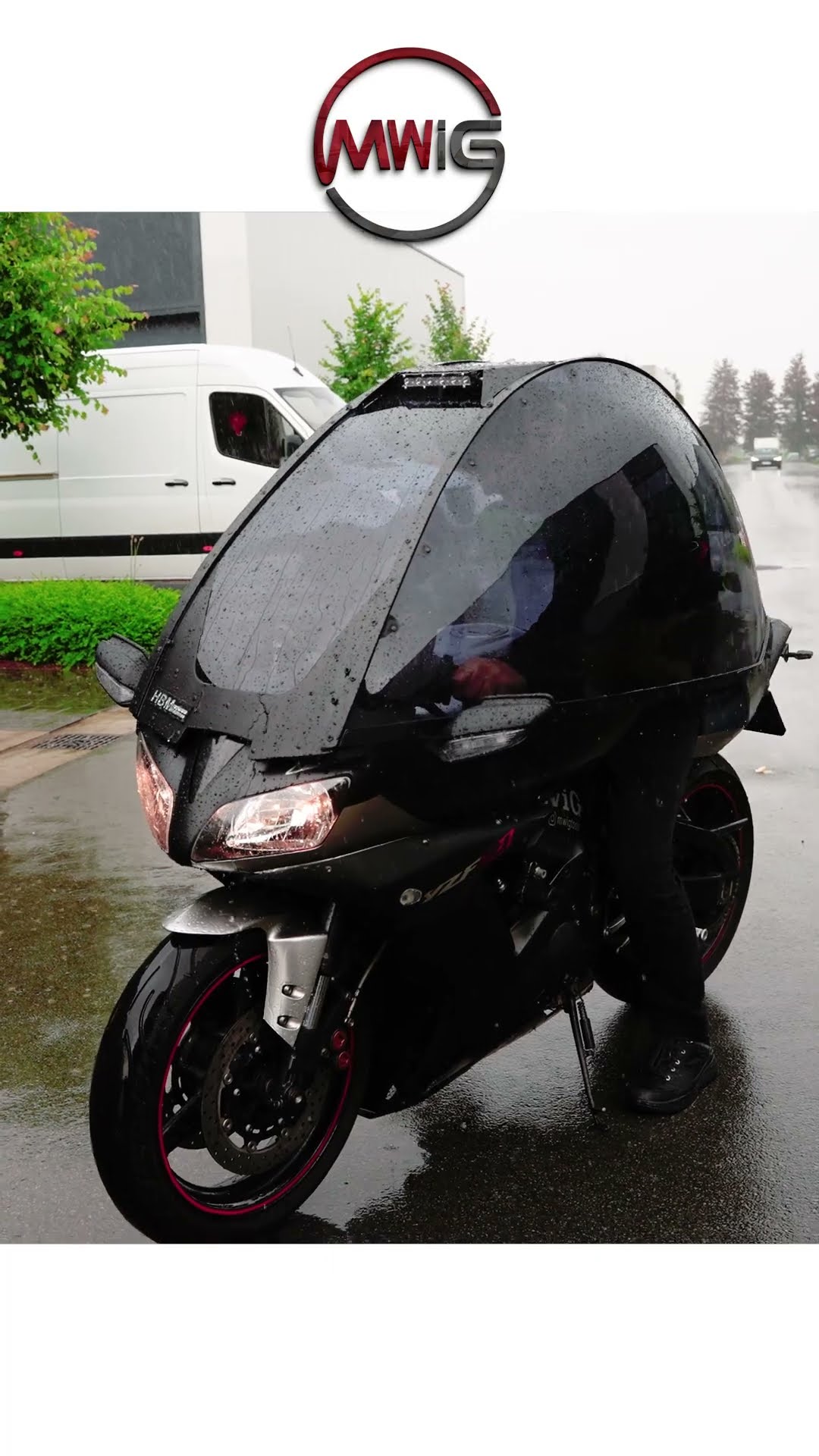 Ride through rain with the innovative MONOPULSE motorcycle shield