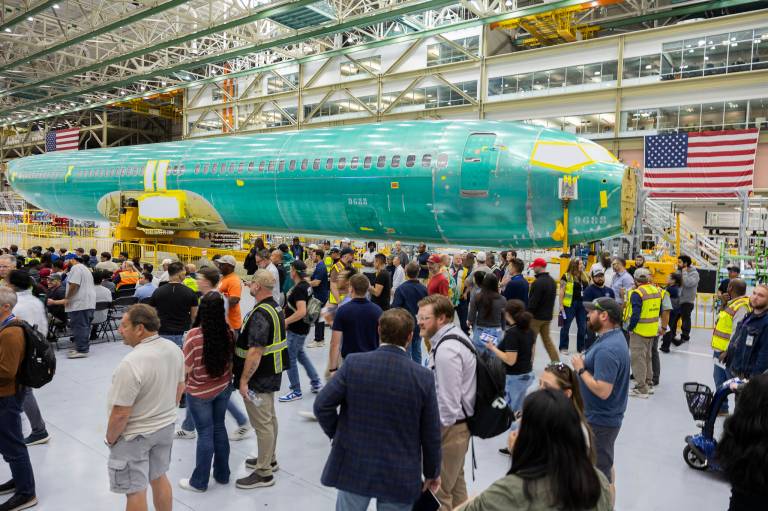 Boeing finds software glitch in 737 MAX