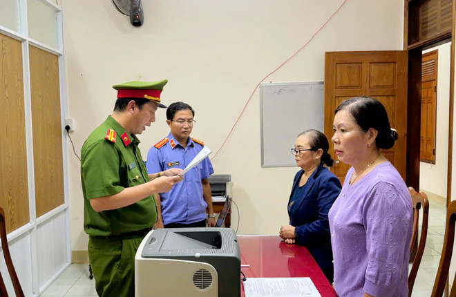 Vụ nữ hiệu trưởng lập khống hồ sơ rút gần 500 triệu đồng: khởi tố thêm 6 bị can