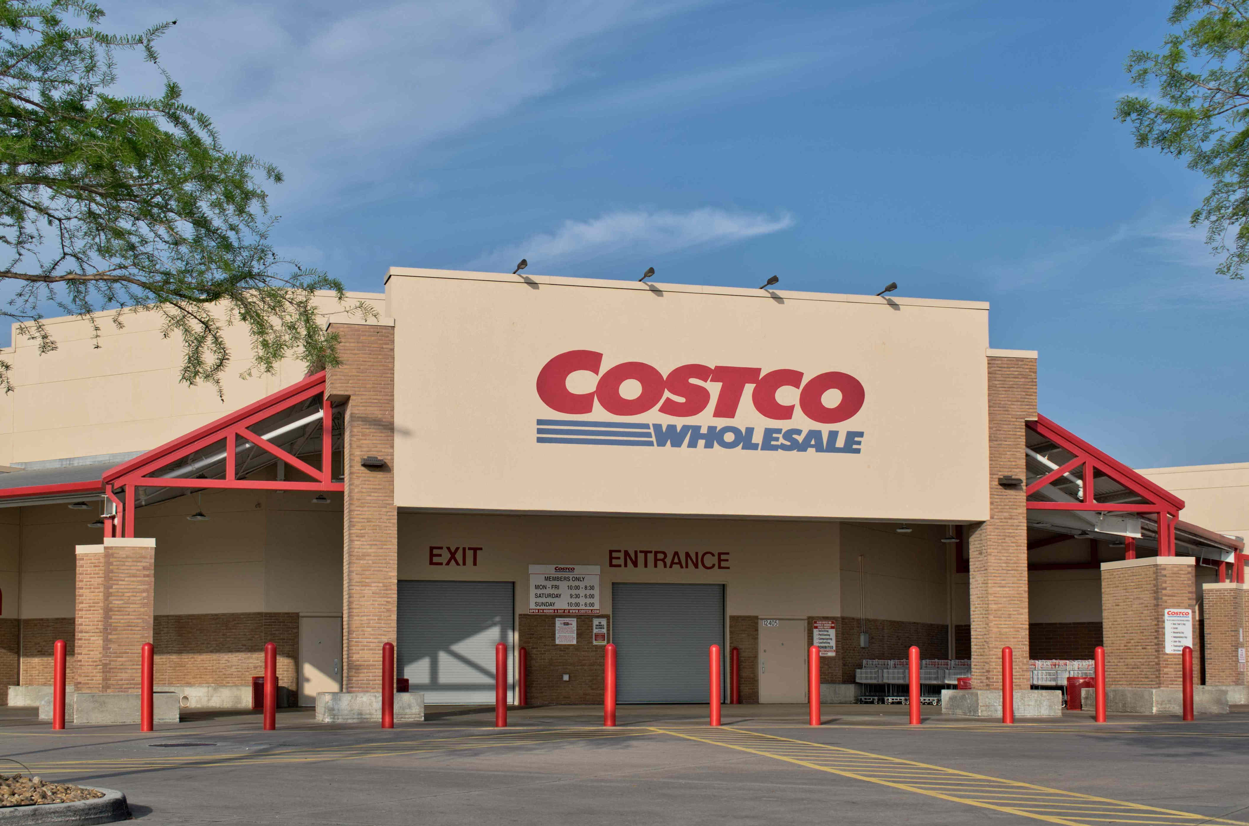 Costco is selling a 4-piece stackable cast-iron cookware set for just ...