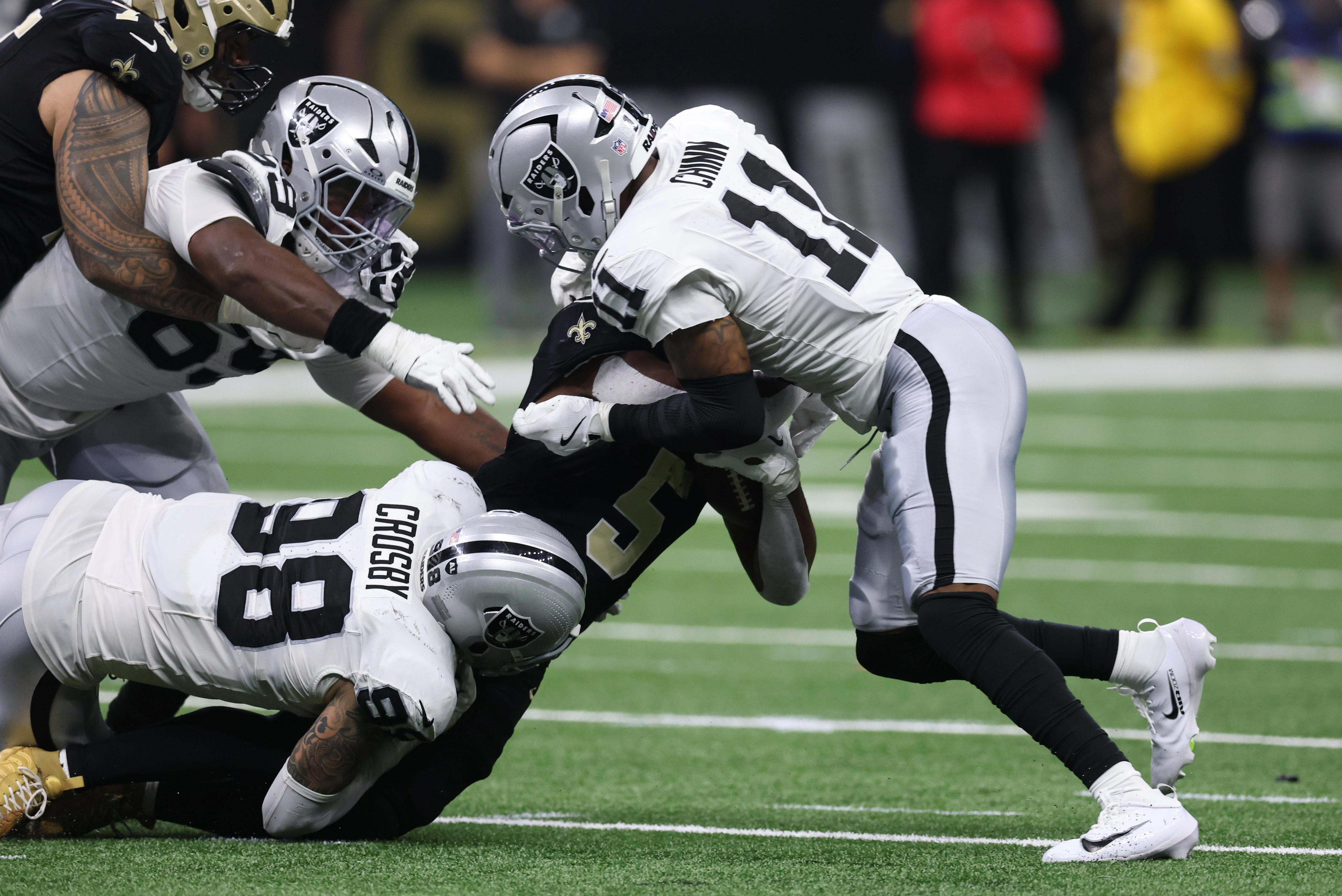 Pass rush data shows Raiders edge rushers on opposite ends of spectrum