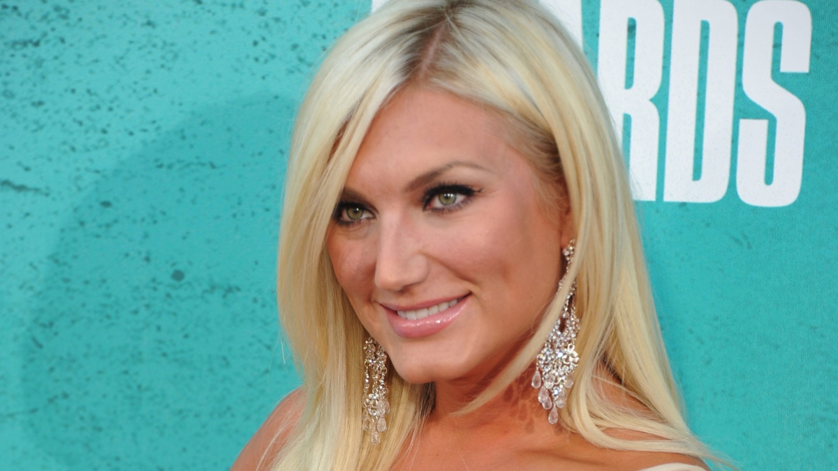 Brooke Hogan issues a final warning to her family—keep talking and the ...