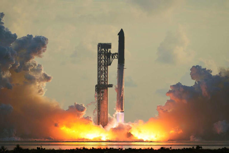 SpaceX Starship mega-rocket splashes down after first-ever orbital flight