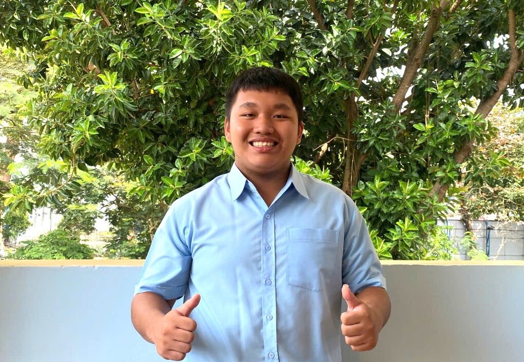 Vietnamese math-specialized student scores perfect 1600 SAT on 1st attempt