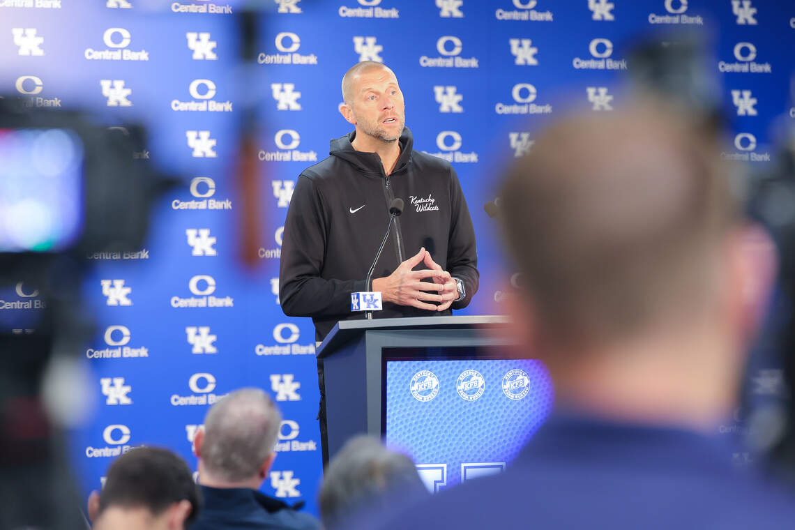 Mark Pope's UK basketball team will go into the preseason with injury ...