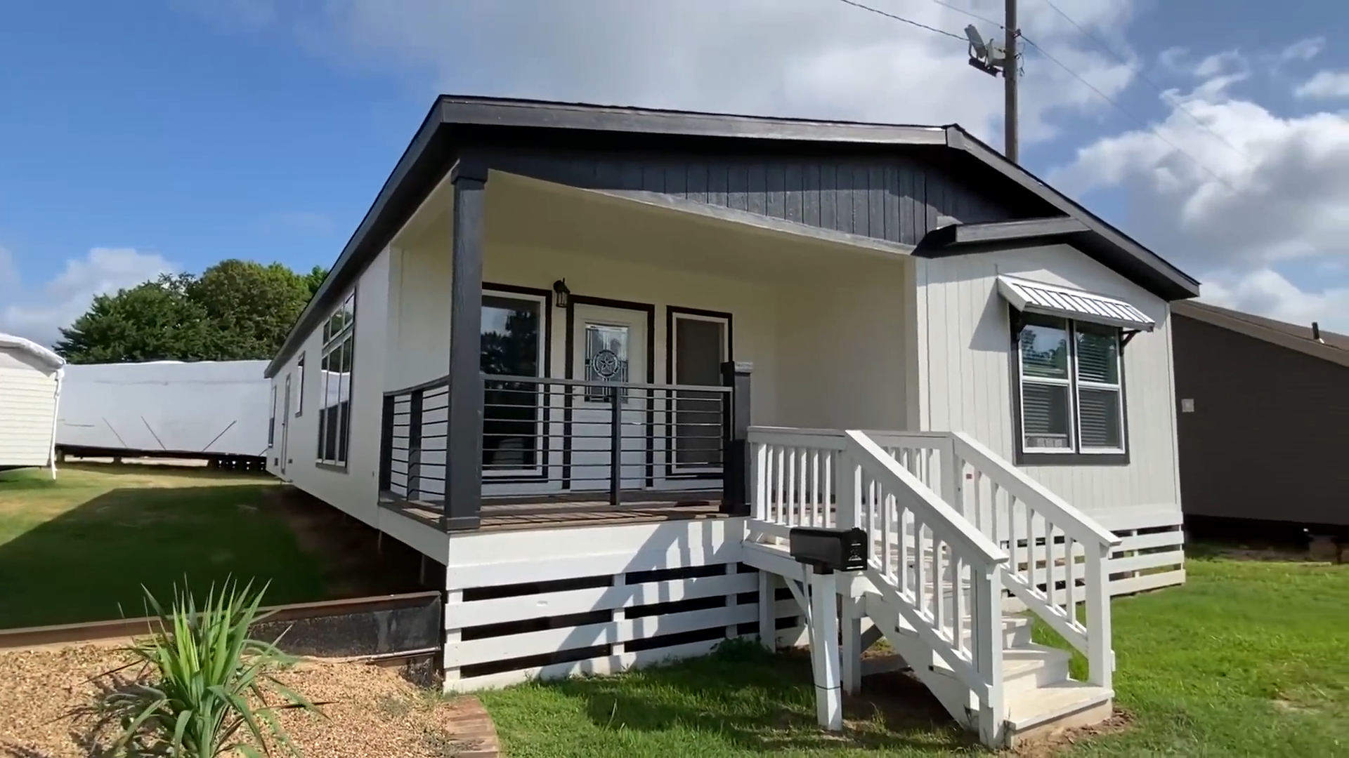 Rustic meets modern in this ranch-style mobile home