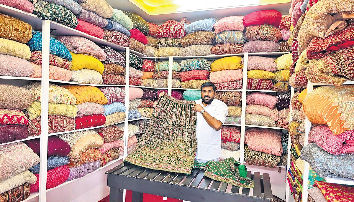 Kerala: In sisterhood of the travelling dresses, threads of kindness ...