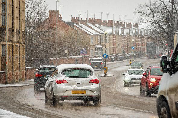 UK weather maps show exact date snow returns - huge blizzard hits in ...