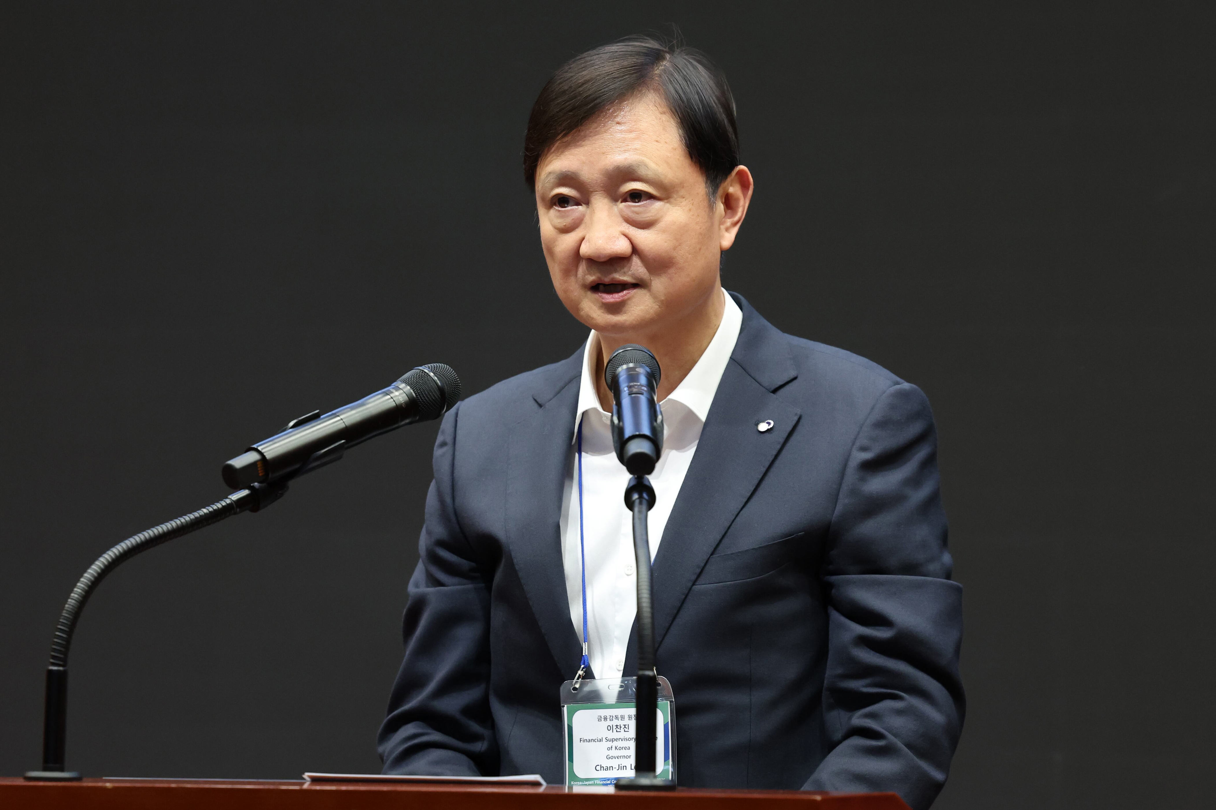 Financial supervisory chief urges shareholder returns, investor protection
