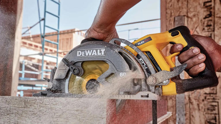 DeWalt Circular Saws Are Not 'Left-Handed' - Here's How & When Blade ...