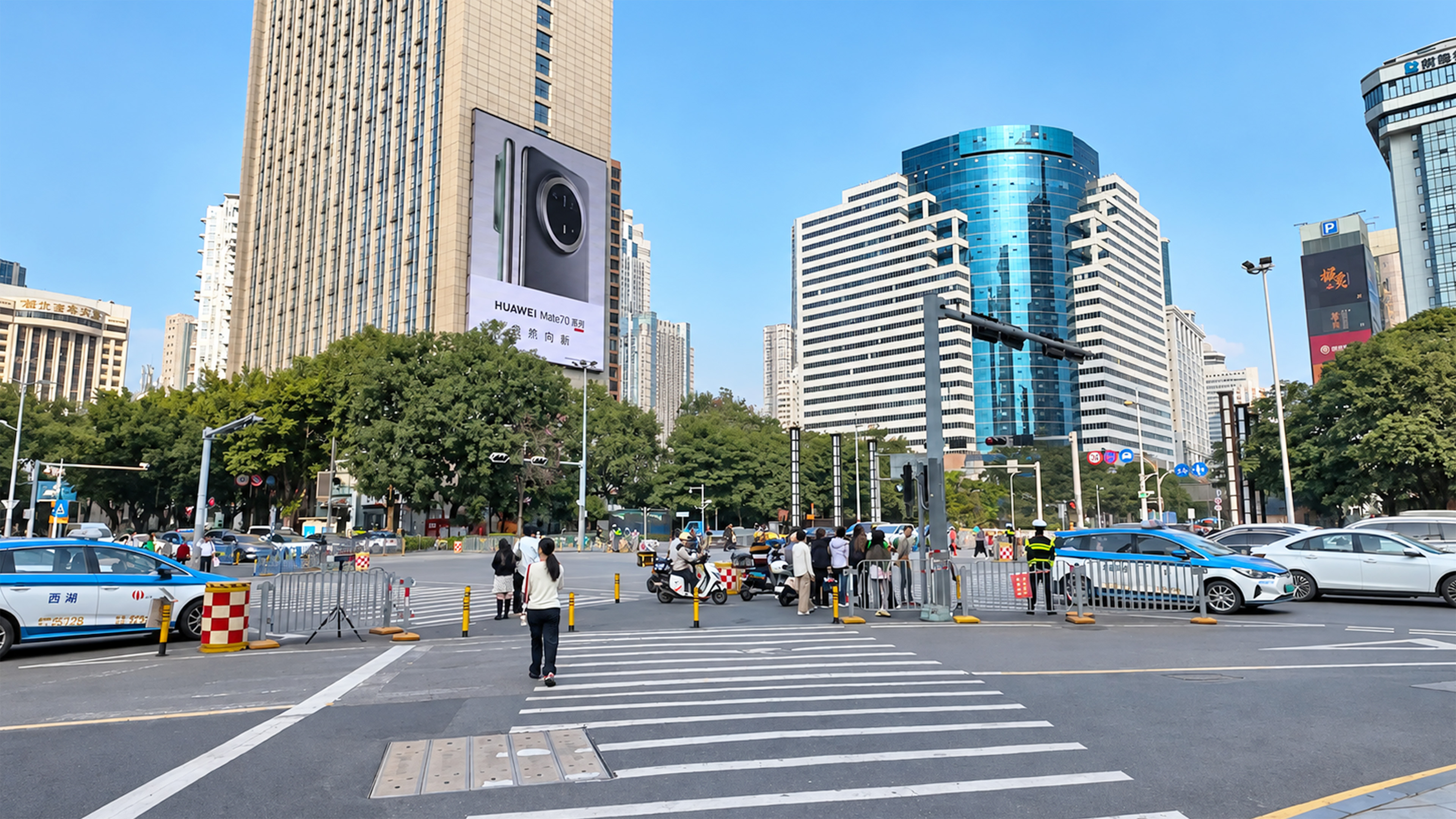 China combines giant modern buildings with everyday street life