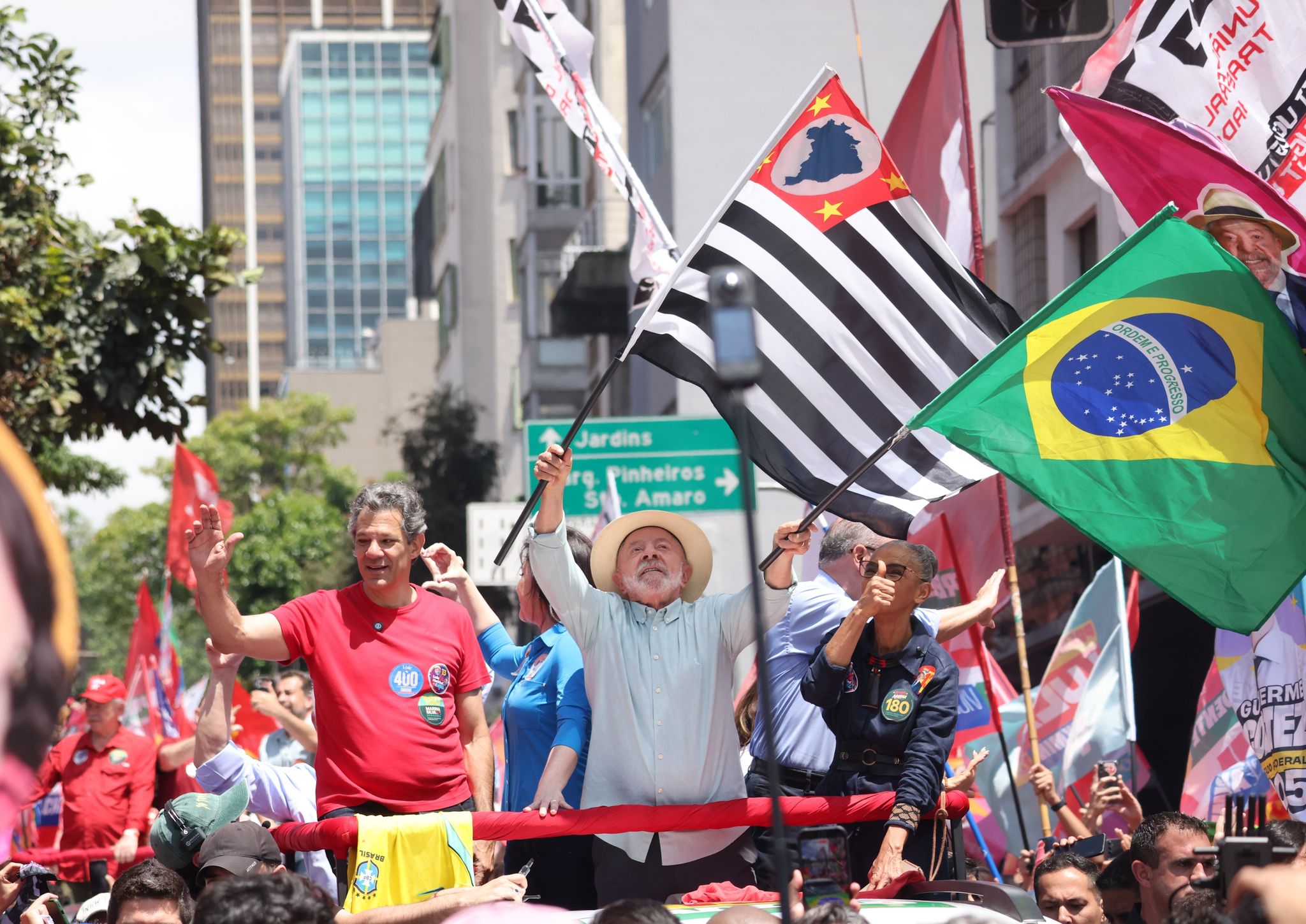 Bolsonaro takes narrow lead over Lula ahead of Brazil run-off
