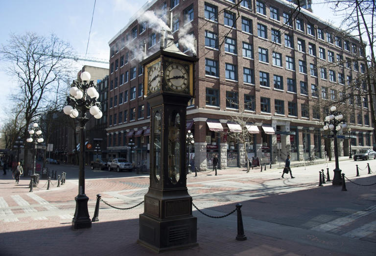 Clocks stay in daylight saving, but analysis backs permanent standard time