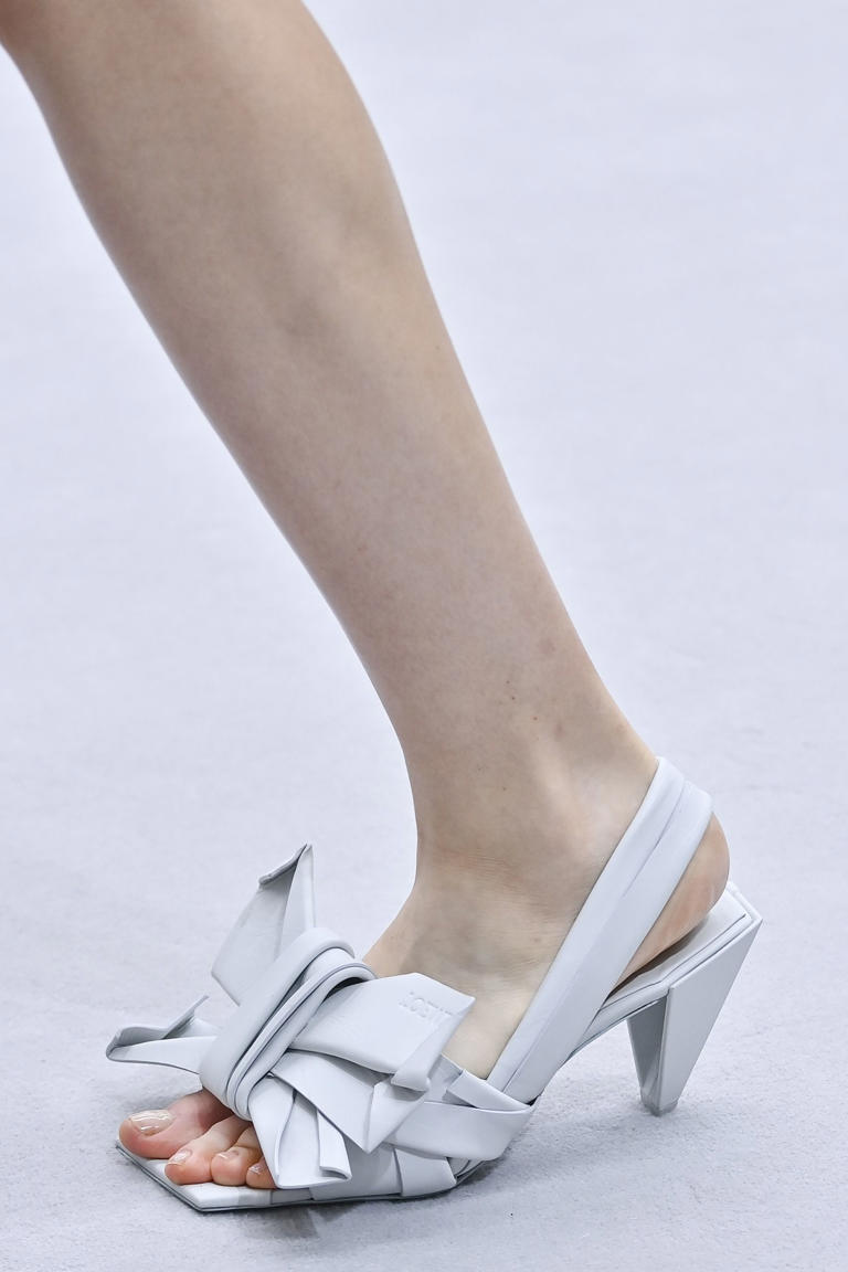 The 2027 Loewe language: 4 details that'll make you fluent