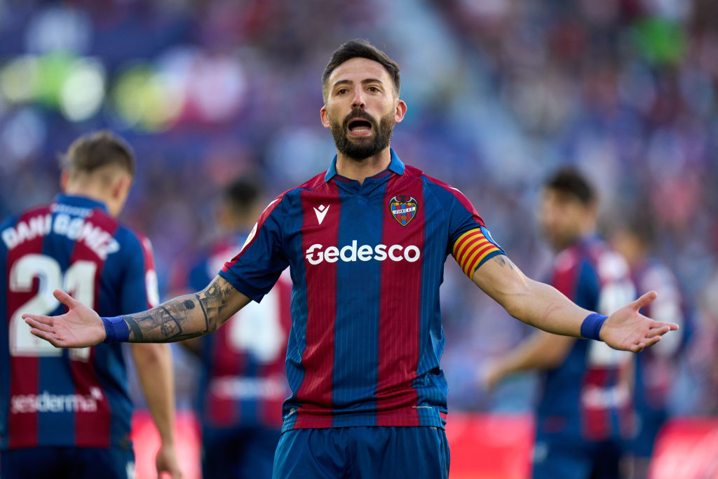 🚨 Un ícono del fútbol español llega a Oviedo de forma inesperada.