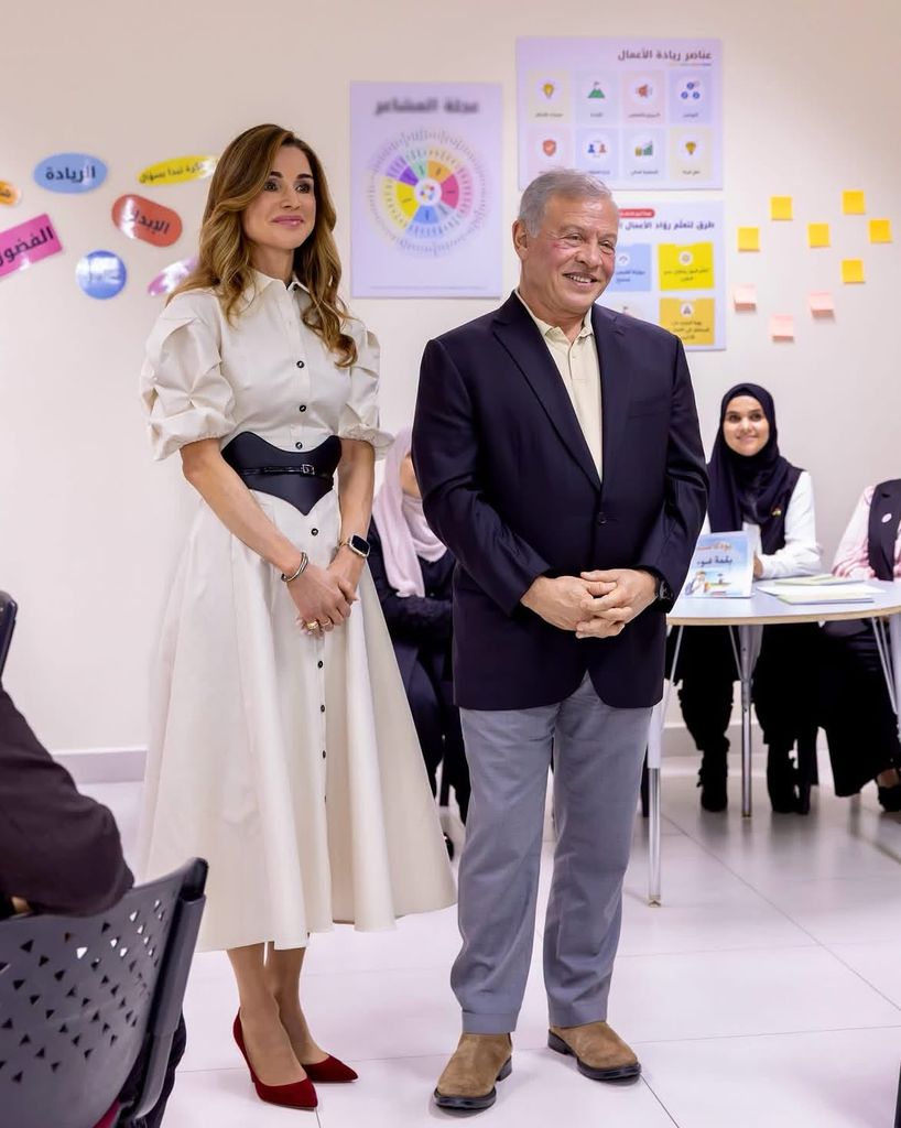 Rania de Jordania vuelve a hacerlo: transforma un vestido marfil ...