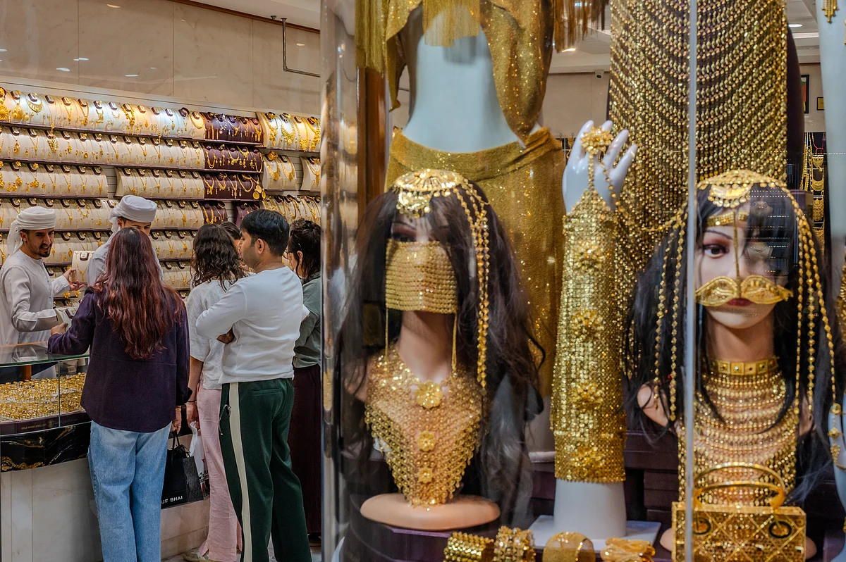 Dubai gold prices lose Dh35.75 in one month; 14K trades below Dh300 per ...