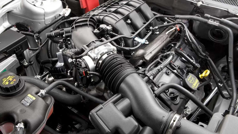 Ford’s naturally aspirated 3.5-liter Duratec V6 is the EcoBoost ...