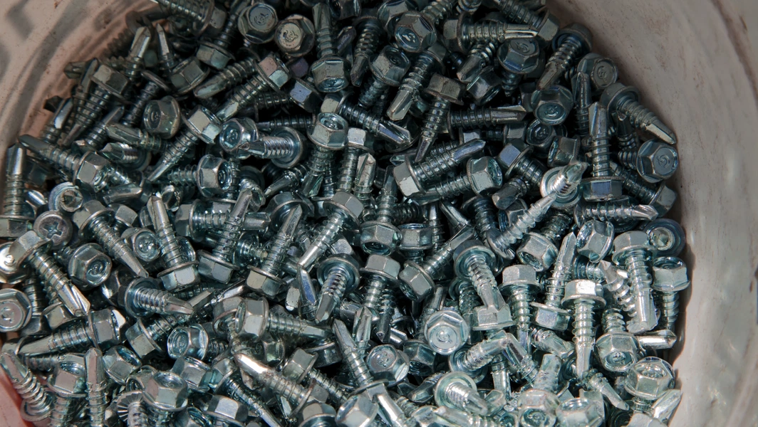 4 types of screws and bolts for secure fastening