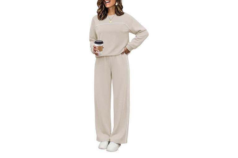 I’ve flown first class for years—12 polished airplane outfit tricks I ...