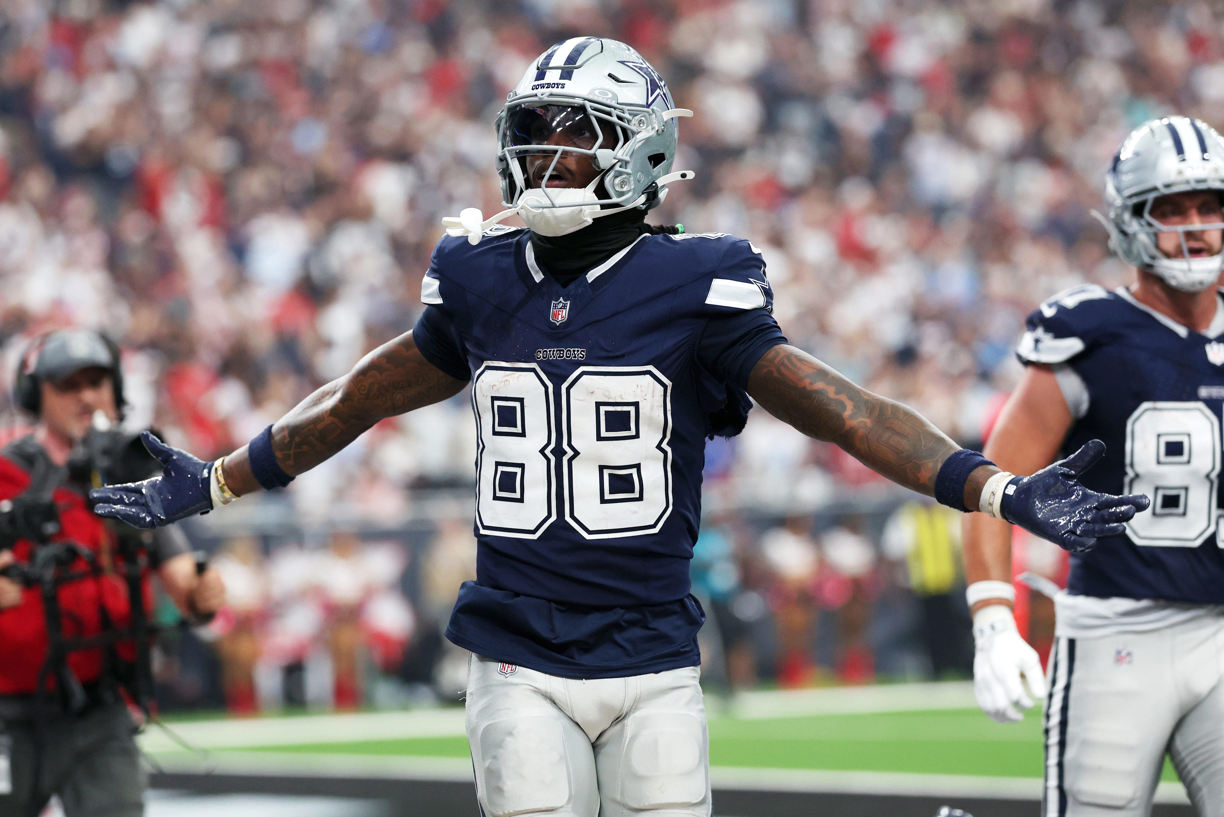 CeeDee Lamb has a record-setting day in Cowboys' Week 4 win