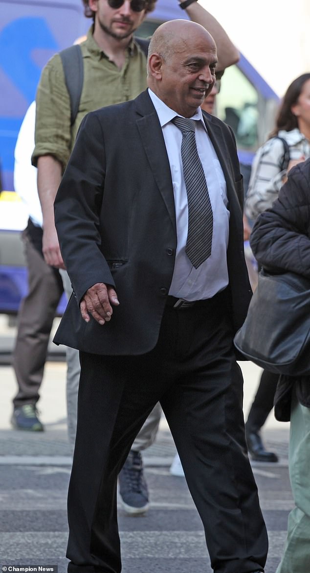 Taxi driver wore 'disrespectful' tartan hat on day of dad's funeral ...