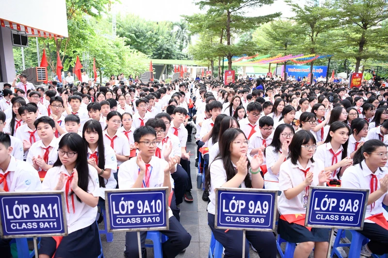 Sắp xếp trường học: Giảm đầu mối, liệu có tăng áp lực lên học sinh?