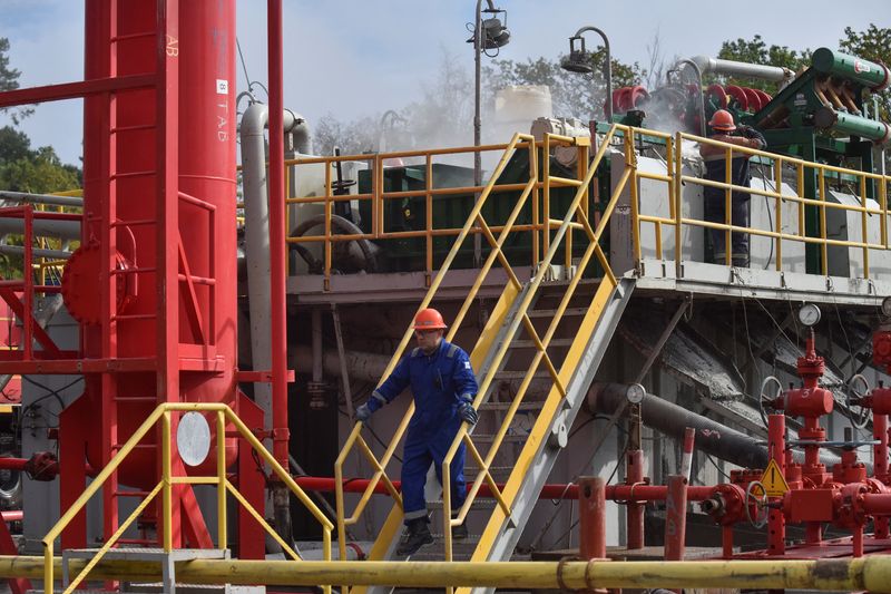 Ukraine's Naftogaz considers buying gas-turbine compressors from Siemens