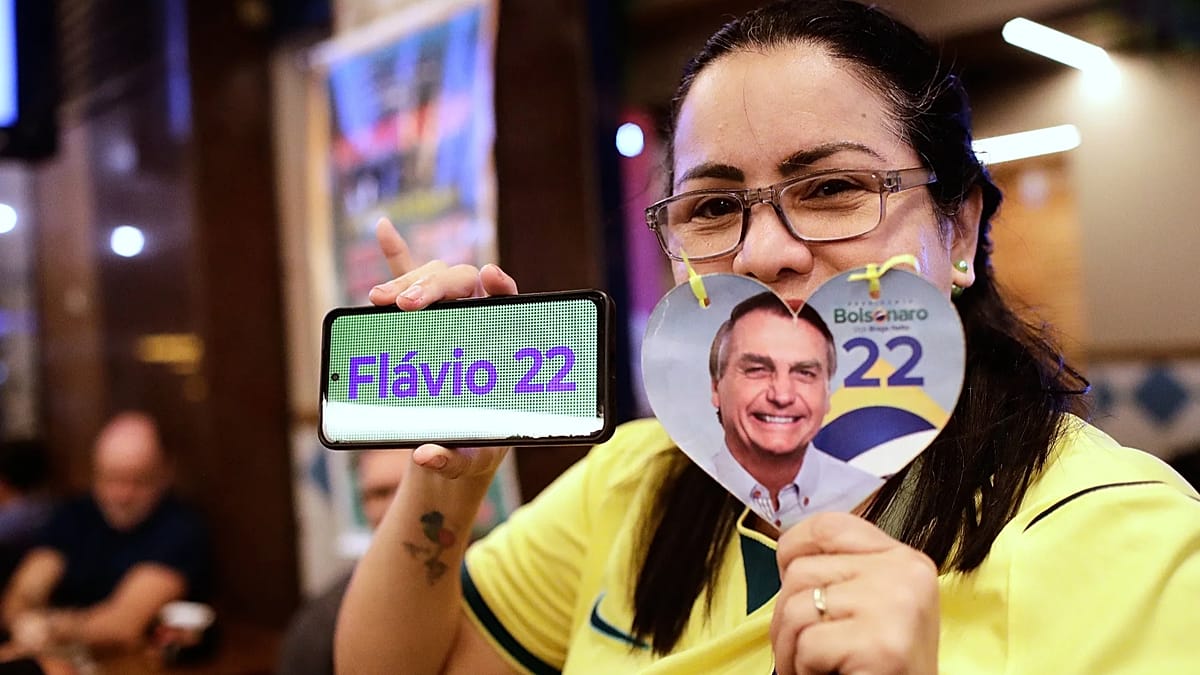 Présidentielle au Brésil : Flavio Bolsonaro devance Lula au 1er tour