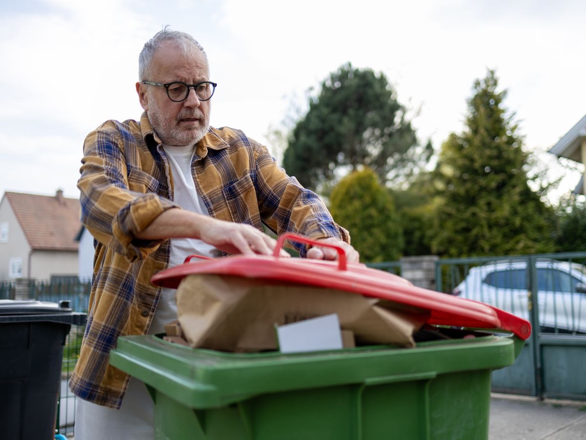 Binman issues 'check with council' alert over everyday material