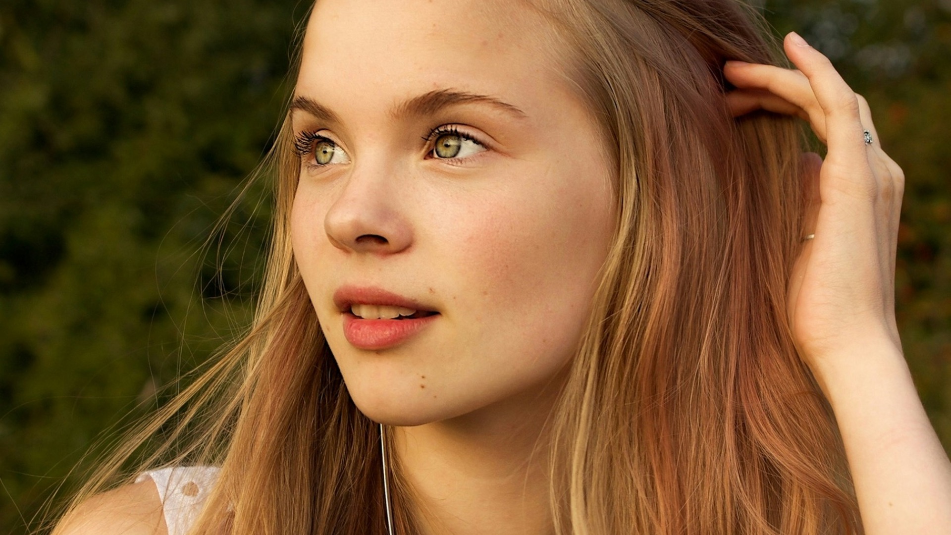20 signs you're conventionally beautiful