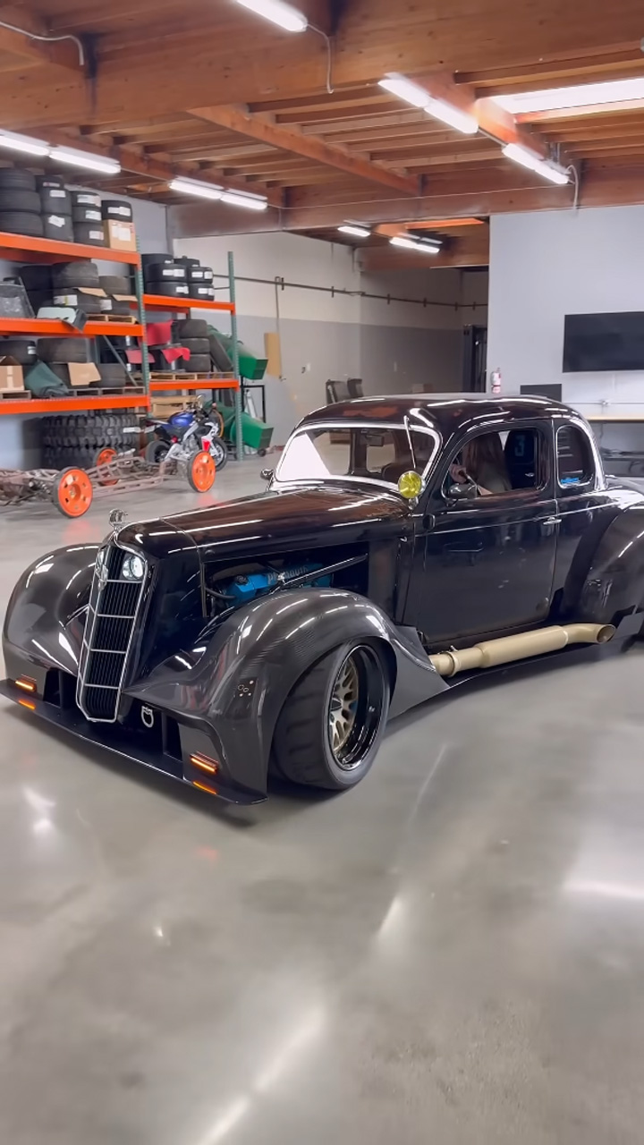 Custom V10 hot rod shows off its massive engine