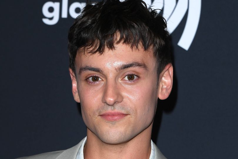 tom-daley-makes-fans-do-a-double-take-as-he-gets-diver-to-diva-drag