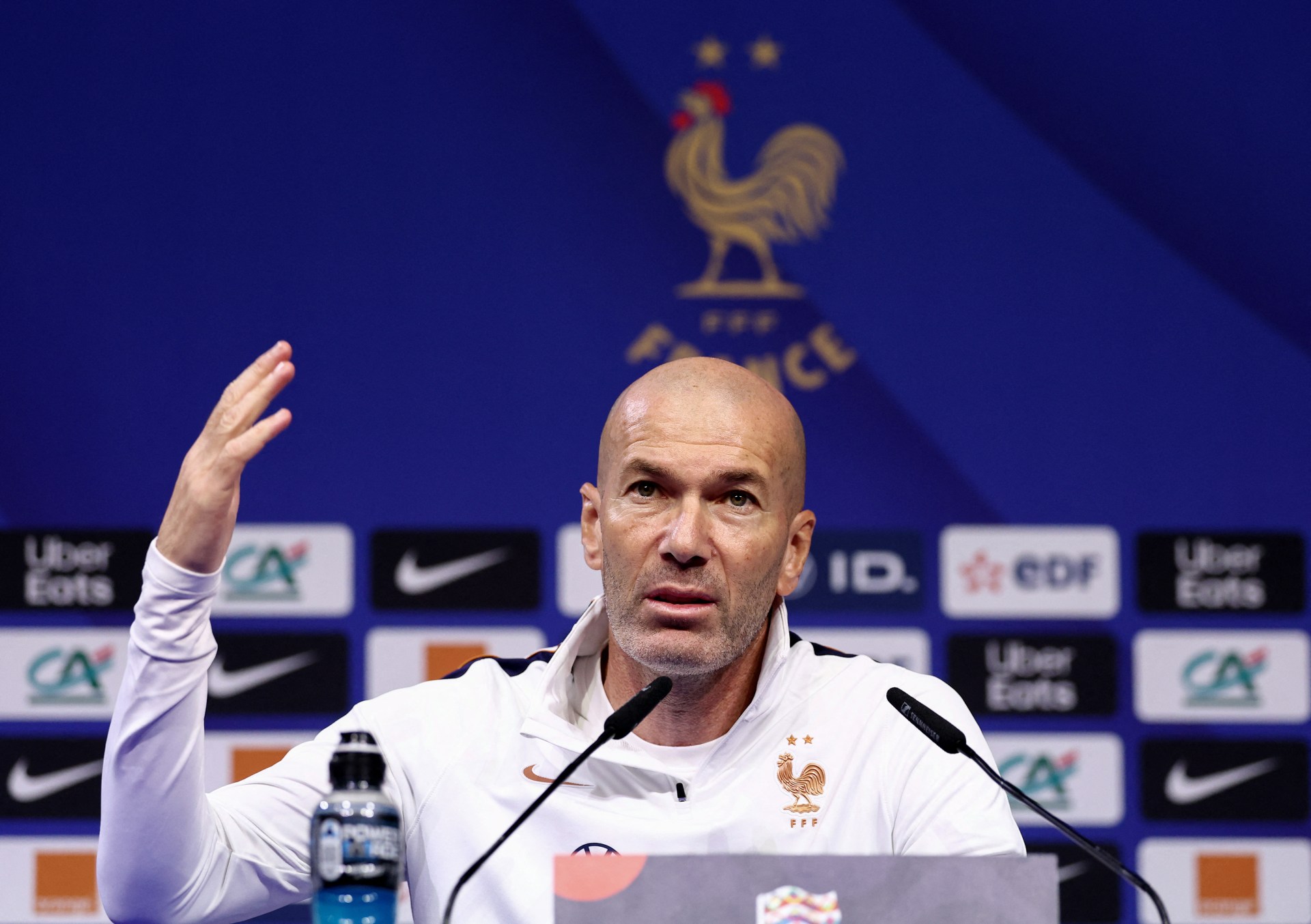 Zinedine Zidane cree que la estrella del Chelsea «no es lo suficientemente buena» tras el desaire de Francia.