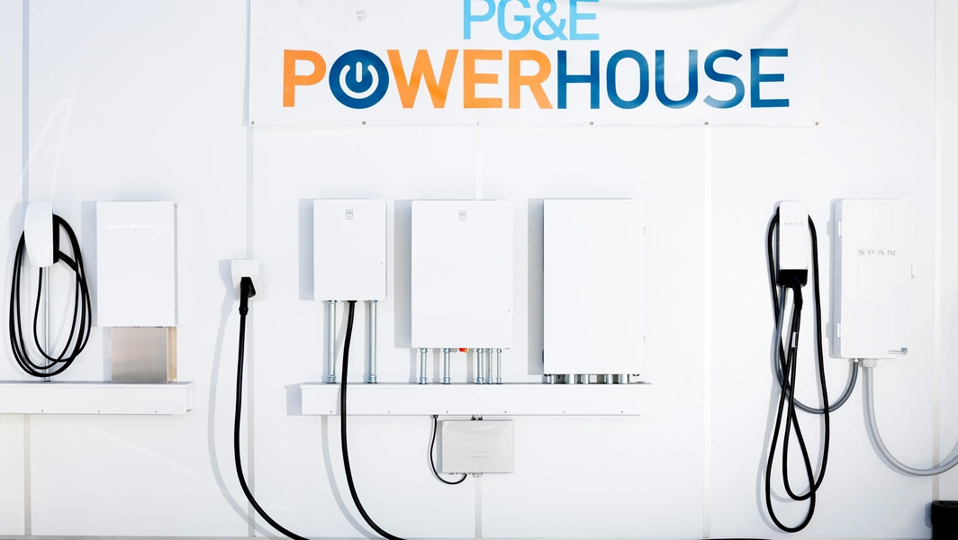Solar energy storage technologies and applications