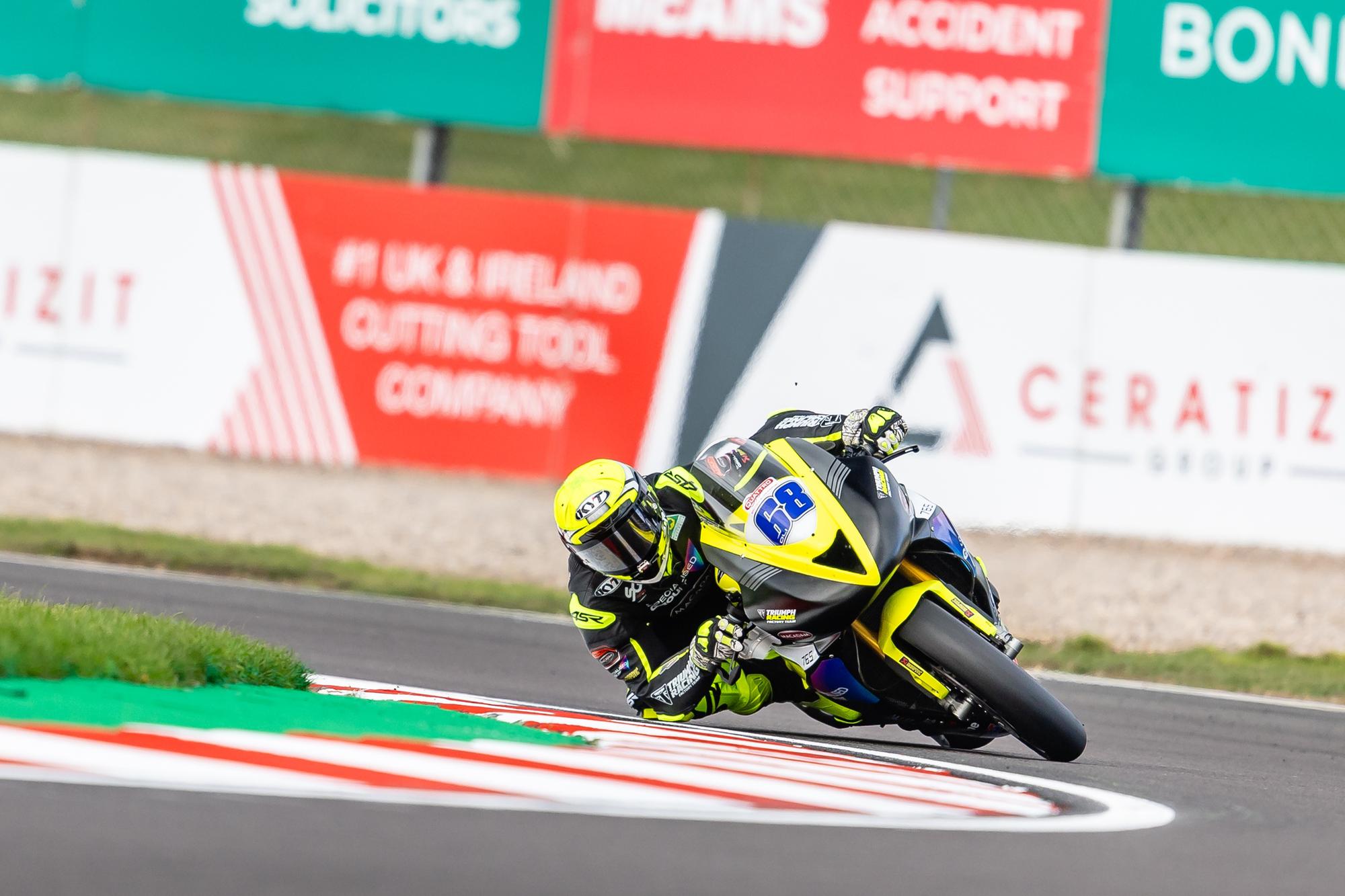 Macadam rider Baylis delivers dominant double at Donington