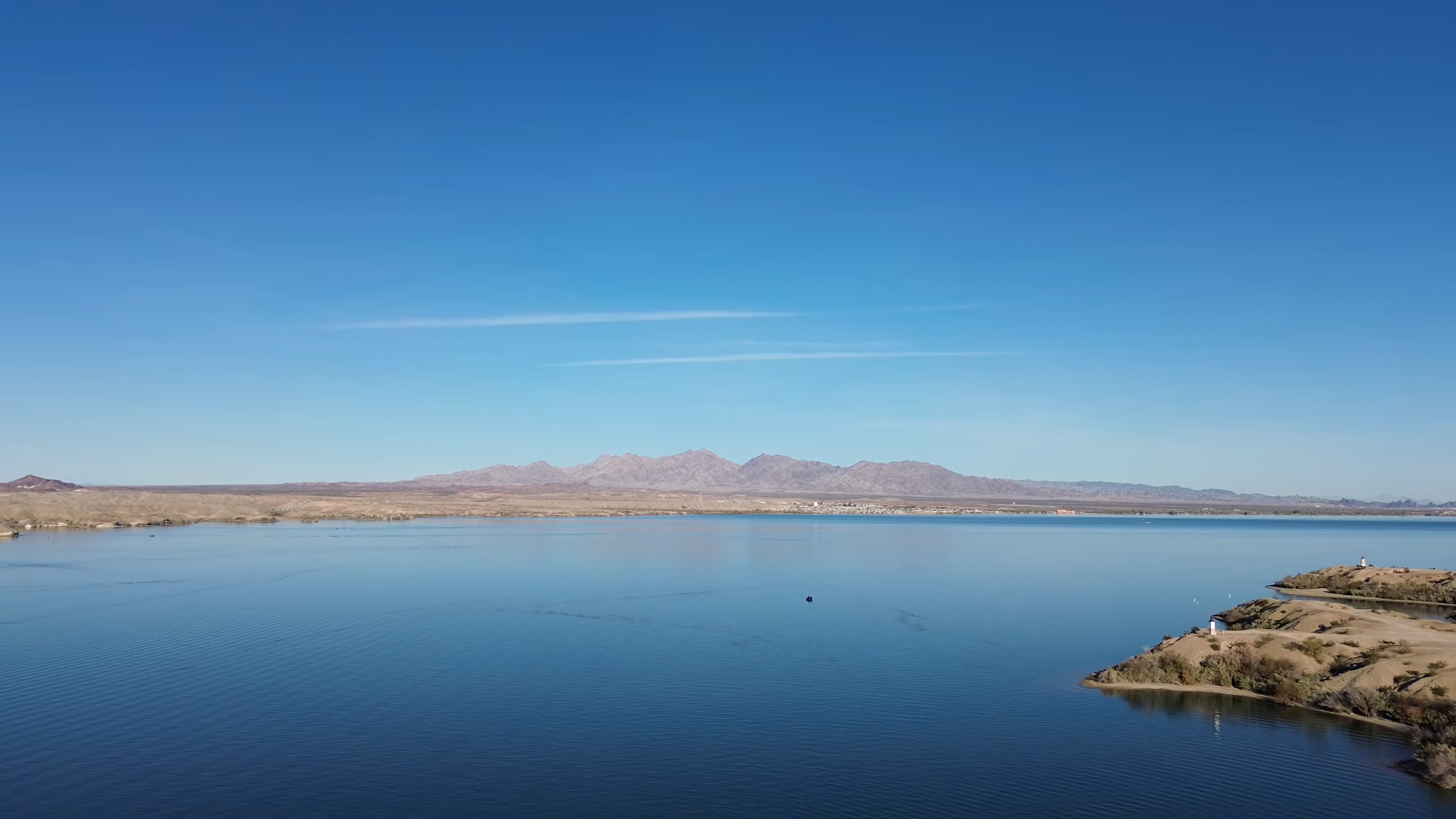 2 planes crashed into Lake Havasu and completely disappeared - decades ...