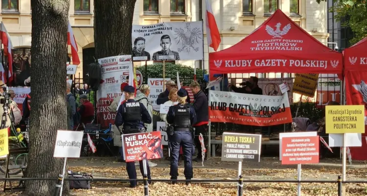 Mobilizacja pod Trybunałem Konstytucyjnym. Kaleta: 