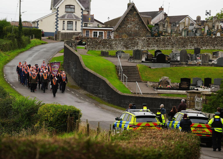 Loyalist paramilitary groups hold talks about Drumcree but refuse to ...
