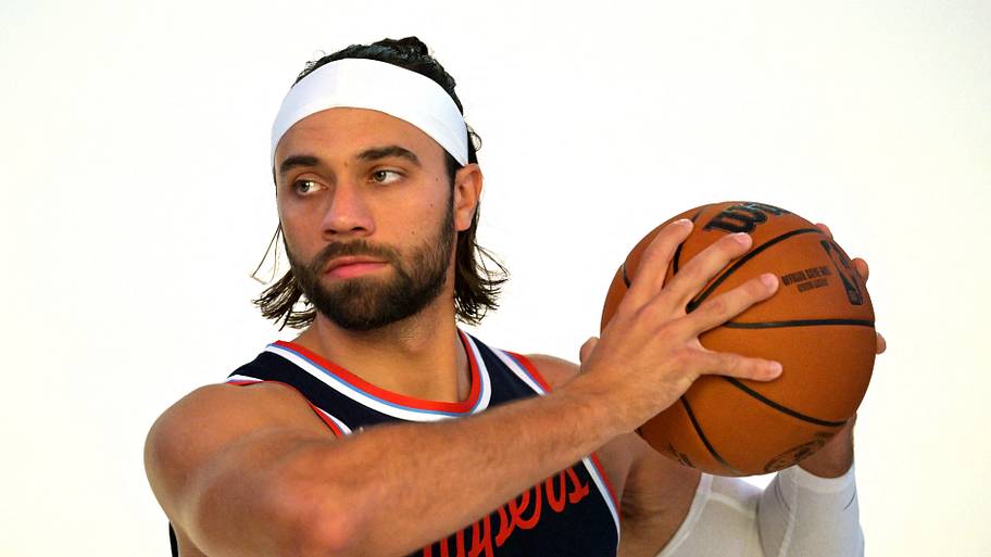 Clippers' injury concerns grow after Max Strus leaves preseason debut