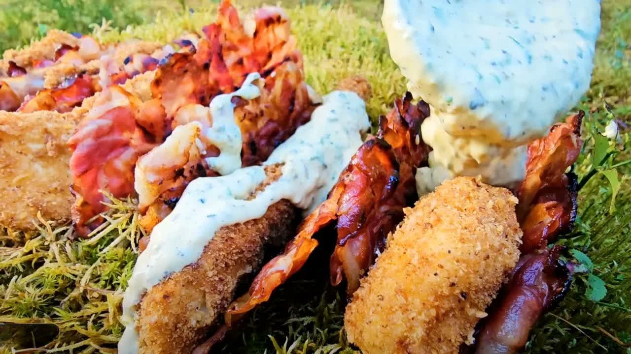He replaced the taco shell with bacon and created a completely ...
