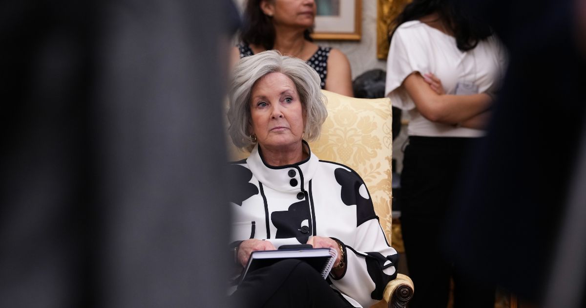 Breaking: FBI secretly tracked phone activity of Susie Wiles and Trump ...