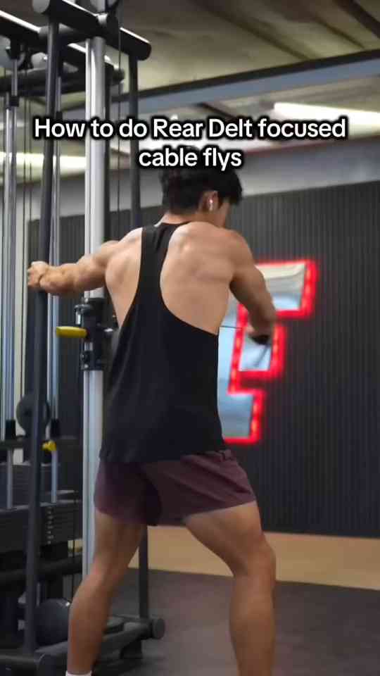 How to properly train rear delts for better development