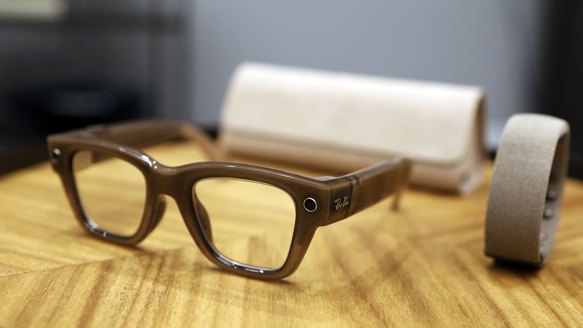 Dutch retailer Hans Anders halts sales of Meta Ray-Ban smart glasses ...